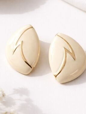 vintage gold earrings ivory